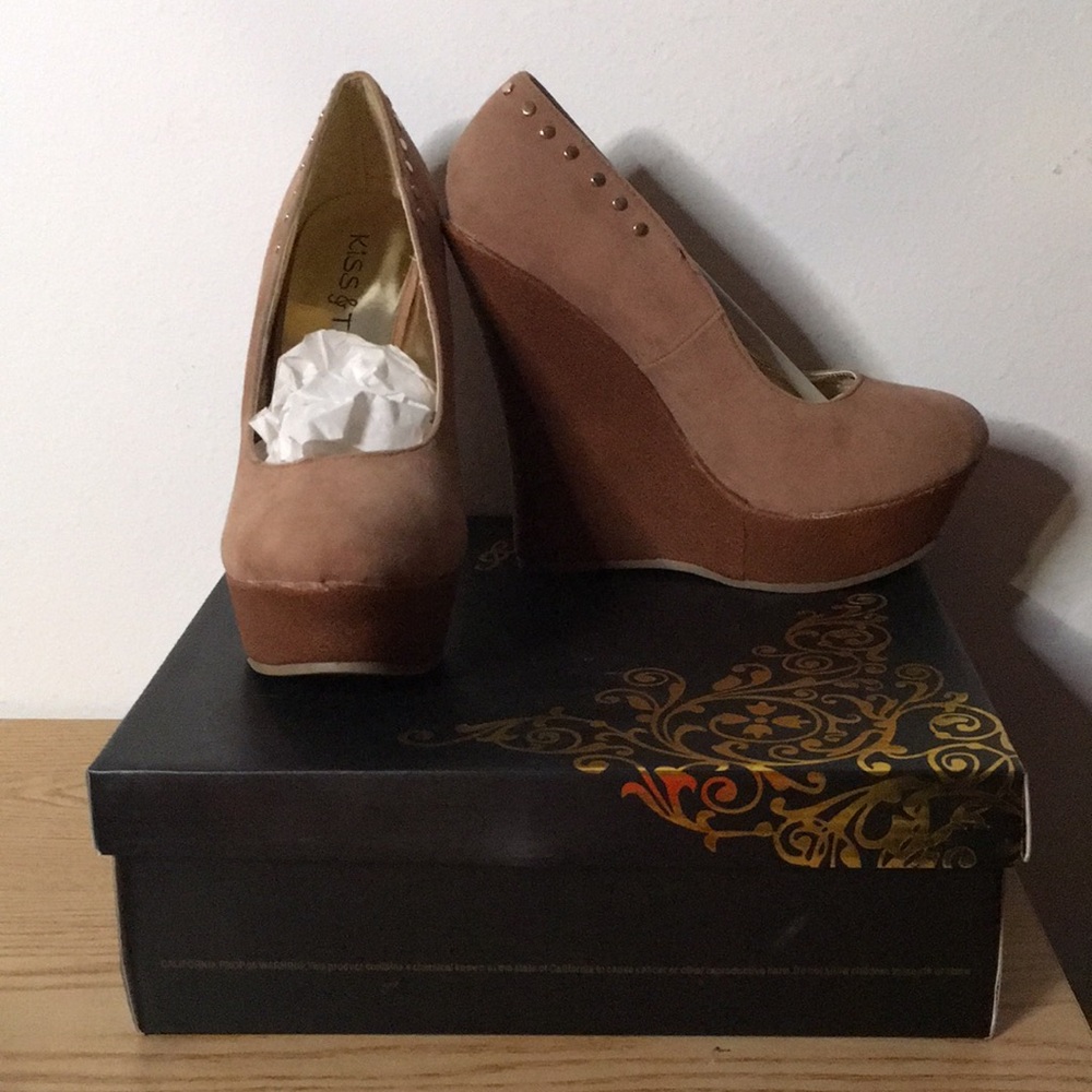 New Women’s Kiss & Tell Platform Wedge Sandals Suede Feel Leather look Size 6